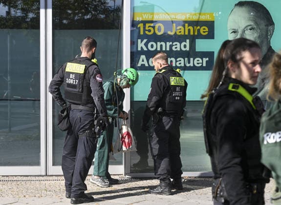 Environmental activists protest at CDU headquarters in Berlin BERLIN, GERMANY - SEPTEMBER 23: Police officers detain a ROBIN WOOD activist outside the Christian Democratic Union (CDU) headquarters during a protest in Berlin, Germany, on September 23, 2026. Police took extensive security measures around the building and detained protesters. The activists climbed the building and displayed banners criticizing the CDU-led federal government over what they described as insufficient action on climate protection and a lack of measures to counter the rise of the Alternative for Germany (AfD). Halil Sagirkaya Anadolu Berlin Germany. Editorial use only. Please get in touch for any other usage.  Copyright: x2026xAnadoluxHalilxSagirkayax