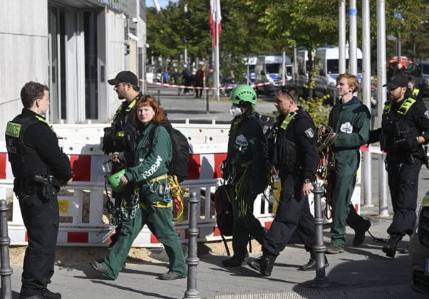 Environmental activists protest at CDU headquarters in Berlin BERLIN, GERMANY - SEPTEMBER 23: Police officers detain a ROBIN WOOD activist outside the Christian Democratic Union (CDU) headquarters during a protest in Berlin, Germany, on September 23, 2026. Police took extensive security measures around the building and detained protesters. The activists climbed the building and displayed banners criticizing the CDU-led federal government over what they described as insufficient action on climate protection and a lack of measures to counter the rise of the Alternative for Germany (AfD). Halil Sagirkaya Anadolu Berlin Germany. Editorial use only. Please get in touch for any other usage.  Copyright: x2026xAnadoluxHalilxSagirkayax
