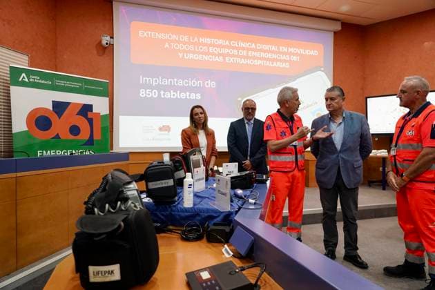 Presentation in Málaga of the new tablets for the 061 Emergency Medical Services of Andalusia The First Vice President of the Regional Government and Minister of the Presidency, Health, and Emergencies, Antonio Sanz 2d, during the presentation ceremony for the new tablets for the 061 Andalusian Health Emergency Services On September 23, 2026, in Málaga, Andalusia, Spain September 23, 2026, in Málaga, Andalusia, Spain Málaga, Andalusia, Spain Spain Copyright: xÃlexxZeax 7793511