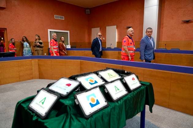 Presentation in Málaga of the new tablets for the 061 Andalusian Health Emergency Services The First Vice President of the Regional Government and Minister of the Presidency, Health, and Emergencies, Antonio Sanz 1d, during the presentation ceremony for the new tablets for the 061 Andalusian Health Emergency Services On September 23, 2026, in Málaga, Andalusia, Spain September 23, 2026, in Málaga, Andalusia, Spain Málaga, Andalusia, Spain Spain Copyright: xÃlexxZeax 7793512