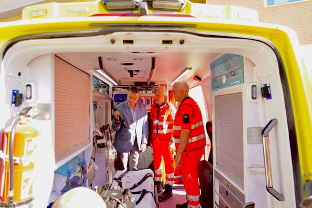 Presentation in Málaga of the new tablets for the 061 Health Emergency Services of Andalusia The First Vice President of the Regional Government and Minister of the Presidency, Health and Emergencies, Antonio Sanz 1d, inspects the new tablets for the 061 Andalusian Health Emergency Services. September 23, 2026, in Málaga, Andalusia, Spain. SEPTEMBER 23, 2026, in Málaga, Andalusia, Spain Málaga, Andalusia, Spain Spain Copyright: xÃlexxZeax 7793520