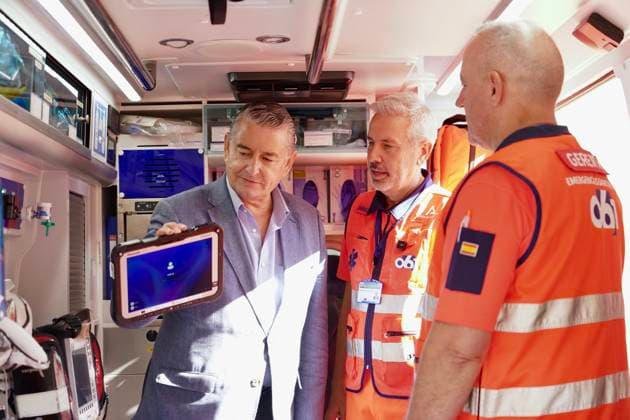 Presentation in Málaga of the new tablets for the 061 Health Emergency Services of Andalusia The First Vice President of the Regional Government and Minister of the Presidency, Health and Emergencies, Antonio Sanz 1d, inspects the new tablets for the 061 Andalusian Health Emergency Services. September 23, 2026, in Málaga, Andalusia, Spain. SEPTEMBER 23, 2026, in Málaga, Andalusia, Spain Málaga, Andalusia, Spain Spain Copyright: xÃlexxZeax 7793521