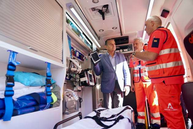Presentation in Málaga of the new tablets for the 061 Health Emergency Services of Andalusia The First Vice President of the Regional Government and Minister of the Presidency, Health and Emergencies, Antonio Sanz 1d, inspects the new tablets for the 061 Health Emergency Services of Andalusia. September 23, 2026, in Málaga, Andalusia, Spain. SEPTEMBER 23, 2026, in Málaga, Andalusia, Spain Málaga, Andalusia, Spain Spain Copyright: xÃlexxZeax 7793523