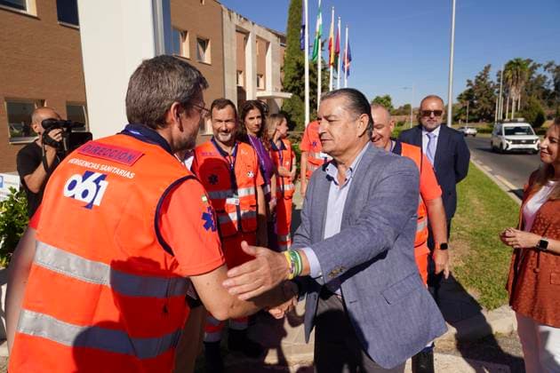 Presentation in Málaga of the new tablets for the 061 Emergency Medical Services of Andalusia The First Vice President of the Regional Government and Minister of the Presidency, Health, and Emergencies, Antonio Sanz d, greets attendees upon his arrival at the presentation ceremony for the new tablets for the 061 Andalusian Health Emergency Services. September 23, 2026, in Málaga, Andalusia, Spain. SEPTEMBER 23, 2026, Málaga, Andalusia, Spain Málaga, Andalusia, Spain Spain Copyright: xÃlexxZeax 7793533