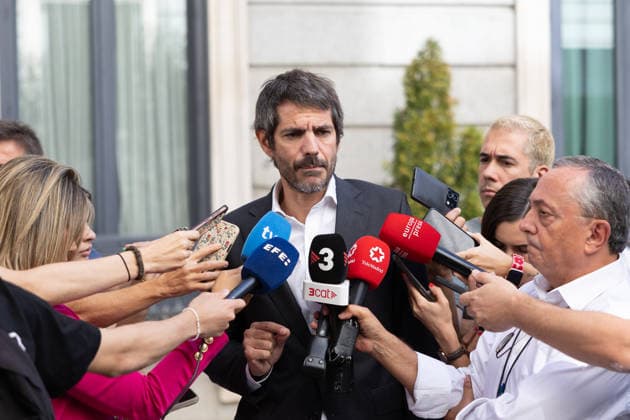 Marlaska and Robles Take Center Stage During Question Time in Congress Culture Minister Ernest Urtasun during a question-and-answer session with the government in the Congress of Deputies on September 23, 2026, in Madrid, Spain. The government faces a new question period that once again centers on the handling of the migration crisis in Ceuta, with seven questions and two urgent interpellations. The Minister of the Interior and the Minister of Defense will bear the brunt of the congressional scrutiny, although the opposition will also question other ministers. Following the question period, Congress will debate and vote on the ratification of emergency economic measures. SEPTEMBER 23, 2026 Jesús Hellí Spain  Copyright: xJesusxHellinx 7793542