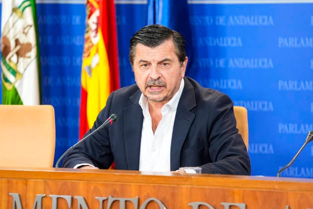 Press conference by spokespersons for the parliamentary groups in the Andalusian Parliament. The spokesperson for the Popular Parliamentary Group, Toni Martín, during the press conference round featuring spokespeople for the parliamentary groups at the Andalusian Parliament September 23, 2026, in Seville, Andalusia, Spain The spokespeople for the parliamentary groups gather in the press room to address the media on a regular basis September 23, 2026 Joaquí Seville Andalusia Seville Andalusia Spain  Copyright: xJoaquinxCorcherox 7793560