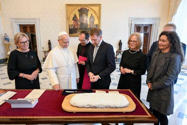 September 23, 2026, CittÃ Del Vaticano: Pope Leo XIV received in audience Michael Kretschmer, Minister-President of the State of Saxony, Vatican City, 23 September 2026. ANSA VATICAN MEDIA + UFFICIO STAMPA, PRESS OFFICE, HANDOUT PHOTO, NO SALES, EDITORIAL USE ONLY + NPK CittÃ Del Vaticano  - ZUMAa110 20260923_zaf_a110_001 Copyright: xVaticanxMedia SimonexRisolutix