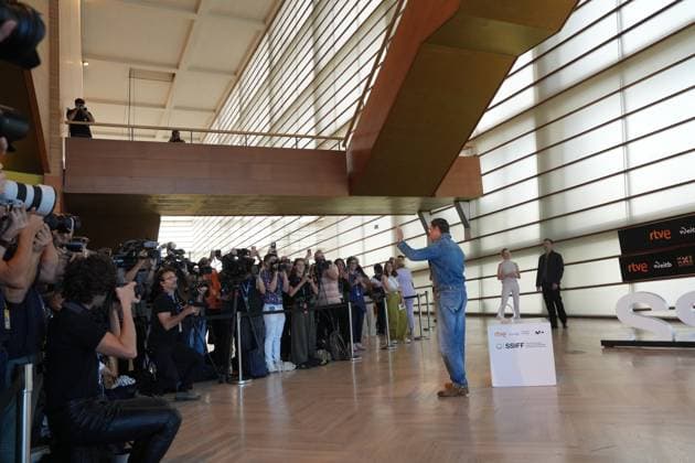 Screening of the film *In the Heart of the Beast* at the San Sebastián Film Festival Actor Brad Pitt during the screening of the film *In the Heart of the Beast* at the San Sebastián Film Festival, at the Kursaal Conference Center, on September 23, 2026, in San Sebastián, Guipúzcoa, Basque Country, Spain. The plot revolves around the unbreakable bond, shared traumas, and the extreme struggle for survival between a retired soldier and his faithful canine companion. SEPTEMBER 23, 2026 San Sebastián, Guipúzcoa, Basque Country, Spain Copyright: xUnanuex 7793685