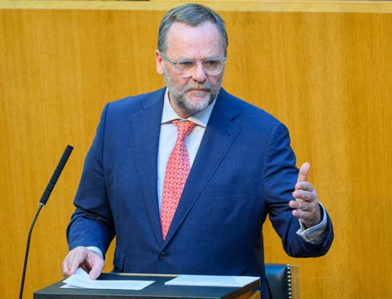 Vienna, September 23, 2026: 96th Session of the National Council PHOTO: Sepp Schellhorn, State Secretary for Deregulation (NEOS) 96th Session of the National Council National Council, National Council session, parliamentary session, parliament, plenary session 96th Session of the National Council