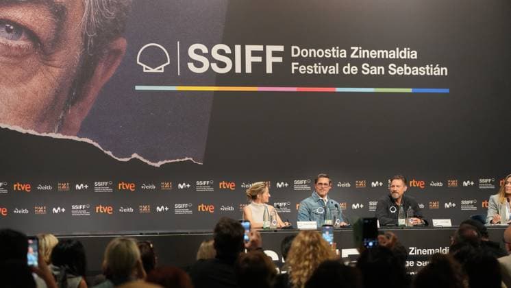 Presentation of the film *In the Heart of the Beast* at the San Sebastián Film Festival I D Producer Olivia Hamilton, actor Brad Pitt, and director David Ayer hold a press conference during the presentation of the film *In the Heart of the Beast* at the San Sebastián Film Festival, at the Kursaal Congress Center, on September 23, 2026, in San Sebastián, Guipúzcoa, Basque Country, Spain. The plot revolves around the unbreakable bond, shared traumas, and the extreme struggle for survival between a retired soldier and his faithful canine companion. SEPTEMBER 23, 2026 San Sebastián, Guipúzcoa, Basque Country, Spain  Copyright: xUnanuex 7793743