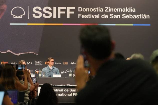 Premiere of the film *In the Heart of the Beast* at the San Sebastián Film Festival Actor Brad Pitt holds a press conference during the premiere of the film *In the Heart of the Beast* at the San Sebastián Film Festival, at the Kursaal Conference Center, on September 23, 2026, in San Sebastián, Guipúzcoa, Basque Country, Spain. The plot revolves around the unbreakable bond, shared traumas, and the extreme struggle for survival between a retired soldier and his faithful canine companion. SEPTEMBER 23, 2026 San Sebastián, Guipúzcoa, Basque Country, Spain  Copyright: xUnanuex 7793749