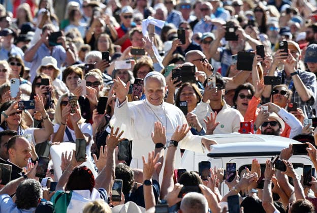 Pope Leo XIV Leads The General Audience - Vatican Pope Leo XIV attends the weekly general audience in Saint Peter’s square, Vatican on September 23, 2026. Photo by Eric Vandeville ABACAPRESS.COM Vatican Vatican (or Holy See)  Copyright: xVandevillexEric ABACAx