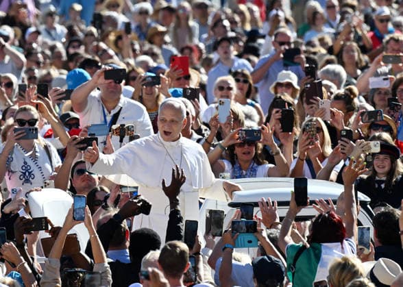Pope Leo XIV Leads The General Audience - Vatican Pope Leo XIV attends the weekly general audience in Saint Peter’s square, Vatican on September 23, 2026. Photo by Eric Vandeville ABACAPRESS.COM Vatican Vatican (or Holy See)  Copyright: xVandevillexEric ABACAx