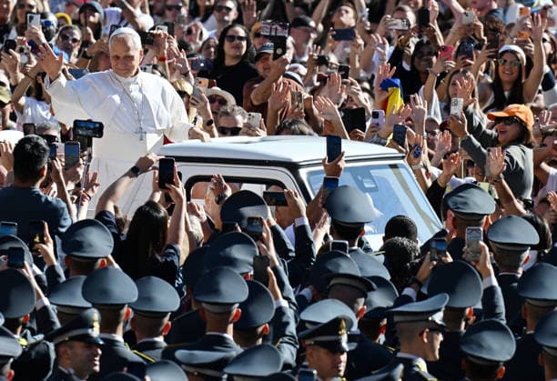 Pope Leo XIV Leads The General Audience - Vatican Pope Leo XIV attends the weekly general audience in Saint Peter’s square, Vatican on September 23, 2026. Photo by Eric Vandeville ABACAPRESS.COM Vatican Vatican (or Holy See)  Copyright: xVandevillexEric ABACAx