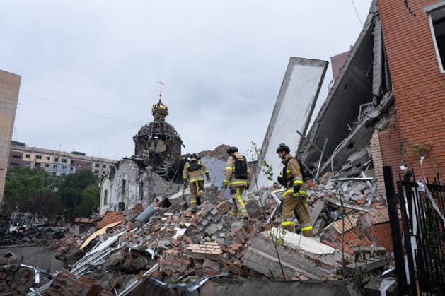 September 23, 2026, Kramatorsk, Donetsk Oblast, Ukraine: The aftermath of a Russian KAB aerial bomb strike that damaged a church and residential buildings in the frontline city of Kramatorsk, Donetsk region. Multiple people were injured in the attack. Kramatorsk Ukraine  - ZUMAm350 20260923_zip_m350_010 Copyright: xCameronxJones-Manleyx