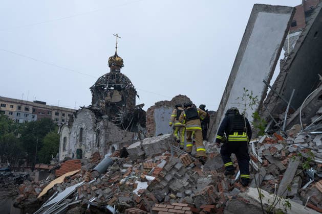 September 23, 2026, Kramatorsk, Donetsk Oblast, Ukraine: The aftermath of a Russian KAB aerial bomb strike that damaged a church and residential buildings in the frontline city of Kramatorsk, Donetsk region. Multiple people were injured in the attack. Kramatorsk Ukraine  - ZUMAm350 20260923_zip_m350_006 Copyright: xCameronxJones-Manleyx