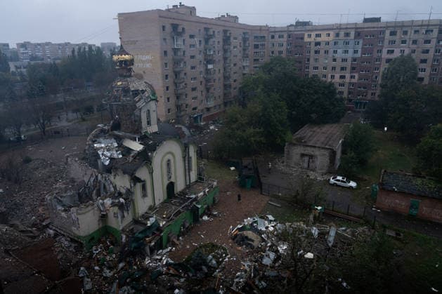 September 23, 2026, Kramatorsk, Donetsk Oblast, Ukraine: The aftermath of a Russian KAB aerial bomb strike that damaged a church and residential buildings in the frontline city of Kramatorsk, Donetsk region. Multiple people were injured in the attack. Kramatorsk Ukraine  - ZUMAm350 20260923_zip_m350_018 Copyright: xCameronxJones-Manleyx