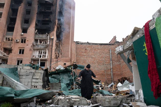 September 23, 2026, Kramatorsk, Donetsk Oblast, Ukraine: The aftermath of a Russian KAB aerial bomb strike that damaged a church and residential buildings in the frontline city of Kramatorsk, Donetsk region. Multiple people were injured in the attack. Kramatorsk Ukraine - ZUMAm350 20260923_zip_m350_028 Copyright: xCameronxJones-Manleyx
