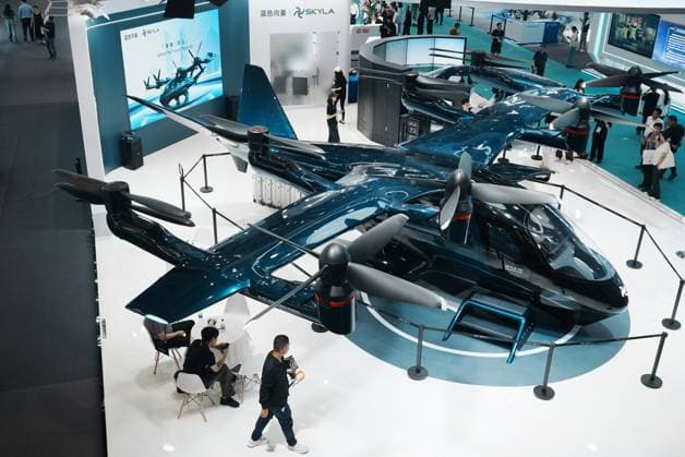 HANGZHOU, CHINA - SEPTEMBER 23: Visitors view a six-seat tilt-rotor electric vertical takeoff and landing (eVTOL) aircraft during the 5th Global Digital Trade Expo on September 23, 2026 in Hangzhou, Zhejiang Province of China. The expo focuses on frontier technologies including artificial intelligence.  Copyright: xVCGx 111669003011