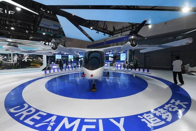 HANGZHOU, CHINA - SEPTEMBER 23: Visitors view an electric vertical take-off and landing (eVTOL) tilt-rotor aircraft capable of carrying passengers during the 5th Global Digital Trade Expo on September 23, 2026 in Hangzhou, Zhejiang Province of China. The expo focuses on frontier AI technologies and digital trade.  Copyright: xVCGx 111669003005
