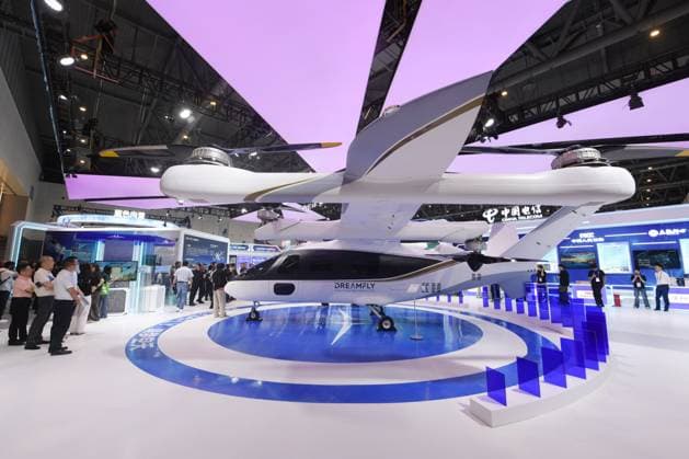 HANGZHOU, CHINA - SEPTEMBER 23: Visitors view a manned tilt-rotor electric vertical takeoff and landing aircraft (eVTOL) during the fifth Global Digital Trade Expo on September 23, 2026 in Hangzhou, Zhejiang Province of China. The expo focuses on frontier technologies including artificial intelligence.  Copyright: xVCGx 111669003006