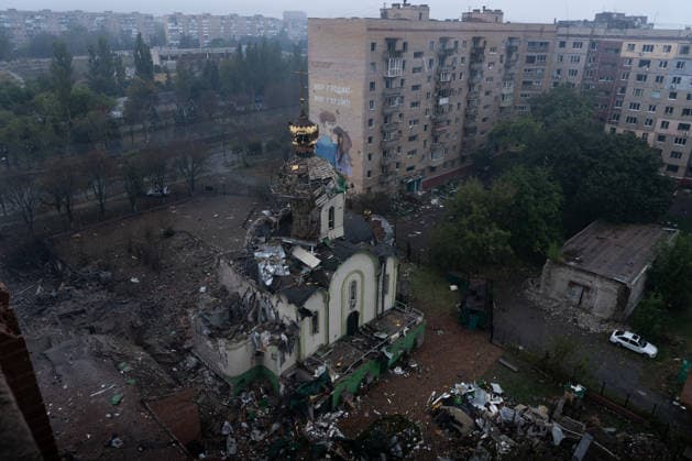 September 23, 2026, Kramatorsk, Donetsk Oblast, Ukraine: The aftermath of a Russian KAB aerial bomb strike that damaged a church and residential buildings in the frontline city of Kramatorsk, Donetsk region. Multiple people were injured in the attack. Kramatorsk Ukraine - ZUMAm350 20260923_zip_m350_015 Copyright: xCameronxJones-Manleyx