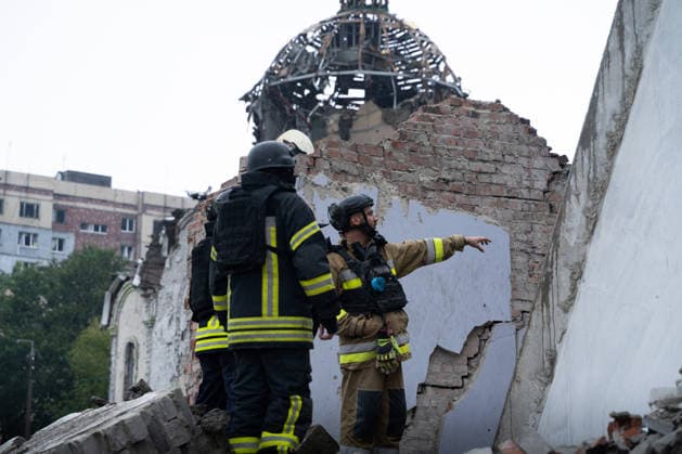 September 23, 2026, Kramatorsk, Donetsk Oblast, Ukraine: The aftermath of a Russian KAB aerial bomb strike that damaged a church and residential buildings in the frontline city of Kramatorsk, Donetsk region. Multiple people were injured in the attack. Kramatorsk Ukraine - ZUMAm350 20260923_zip_m350_008 Copyright: xCameronxJones-Manleyx