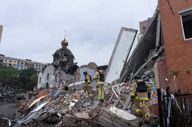 September 23, 2026, Kramatorsk, Donetsk Oblast, Ukraine: The aftermath of a Russian KAB aerial bomb strike that damaged a church and residential buildings in the frontline city of Kramatorsk, Donetsk region. Multiple people were injured in the attack. Kramatorsk Ukraine - ZUMAm350 20260923_zip_m350_009 Copyright: xCameronxJones-Manleyx