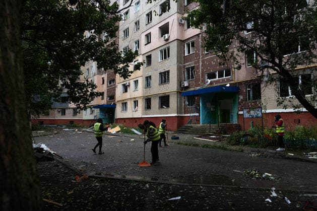 September 23, 2026, Kramatorsk, Donetsk Oblast, Ukraine: The aftermath of a Russian KAB aerial bomb strike that damaged a church and residential buildings in the frontline city of Kramatorsk, Donetsk region. Multiple people were injured in the attack. Kramatorsk Ukraine - ZUMAm350 20260923_zip_m350_001 Copyright: xCameronxJones-Manleyx