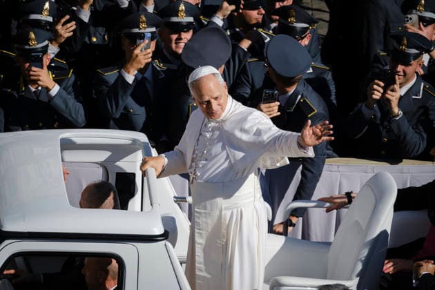 Pope Leo XIV during the weekly General Audience Pope Leo XIV greets the faithful and delivers his weekly General Audience at St. Peter™s Square in Vatican City, addressing pilgrims and visitors gathered for the traditional Wednesday appointment. Rome, Italy, September 23, 2026. Rome Vatican Copyright: xAndreaxCalandrax