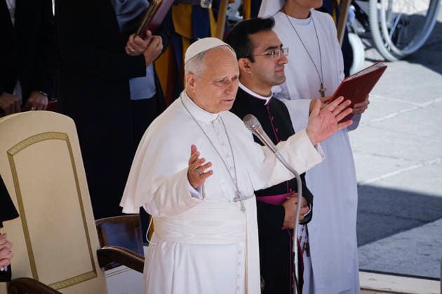 Pope Leo XIV during the weekly General Audience Pope Leo XIV greets the faithful and delivers his weekly General Audience at St. Peter™s Square in Vatican City, addressing pilgrims and visitors gathered for the traditional Wednesday appointment. Rome, Italy, September 23, 2026. Rome Vatican Copyright: xAndreaxCalandrax