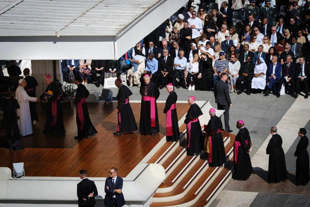 Pope Leo XIV during the weekly General Audience Pope Leo XIV greets the faithful and delivers his weekly General Audience at St. Peter™s Square in Vatican City, addressing pilgrims and visitors gathered for the traditional Wednesday appointment. Rome, Italy, September 23, 2026. Rome Vatican Copyright: xAndreaxCalandrax
