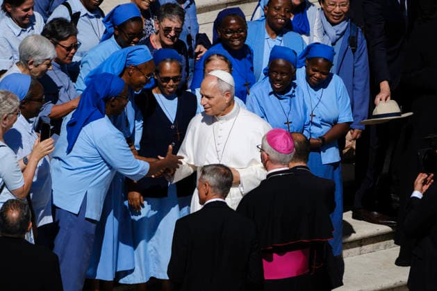 Pope Leo XIV during the weekly General Audience Pope Leo XIV greets the faithful and delivers his weekly General Audience at St. Peter™s Square in Vatican City, addressing pilgrims and visitors gathered for the traditional Wednesday appointment. Rome, Italy, September 23, 2026. Rome Vatican Copyright: xAndreaxCalandrax
