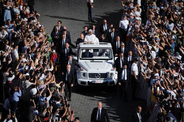 Pope Leo XIV during the weekly General Audience Pope Leo XIV greets the faithful and delivers his weekly General Audience at St. Peter™s Square in Vatican City, addressing pilgrims and visitors gathered for the traditional Wednesday appointment. Rome, Italy, September 23, 2026. Rome Vatican Copyright: xAndreaxCalandrax