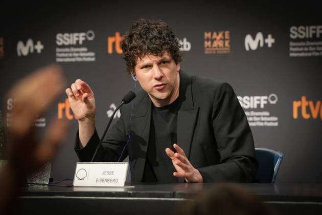 Photocall for the film The Debut at the San Sebastián Film Festival Actor Jesse Eisenberg speaks to the media during the presentation of the film The Debut at the San Sebastián Film Festival on September 23, 2026, in San Sebastián, Basque Country, Spain. The Debut centers on Mona Friedman, a shy housewife who lands a role in a community theater production and undergoes a transformation under the guidance of a demanding director. SEPTEMBER 23, 2026 San Sebastián, Basque Country San Sebastián, Basque Country, Spain  Copyright: xUnanuex 7793882