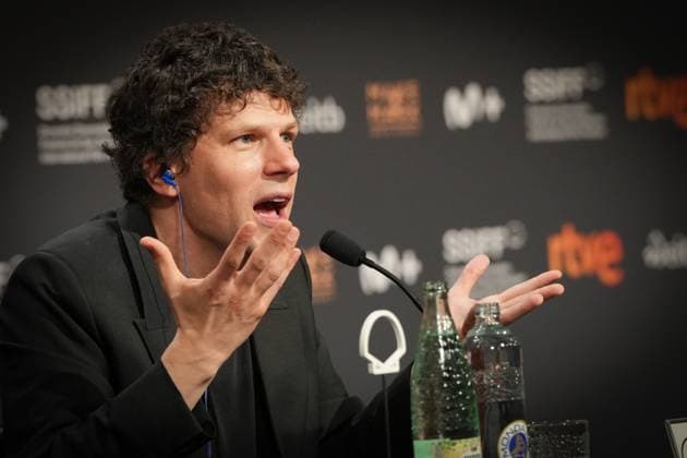 Photocall for the film The Debut at the San Sebastián Film Festival Actor Jesse Eisenberg speaks to the media during the presentation of the film The Debut at the San Sebastián Film Festival on September 23, 2026, in San Sebastián, Basque Country, Spain. The Debut centers on Mona Friedman, a shy housewife who lands a role in a community theater production and undergoes a transformation under the guidance of a demanding director. SEPTEMBER 23, 2026 San Sebastián, Basque Country San Sebastián, Basque Country, Spain  Copyright: xUnanuex 7793891