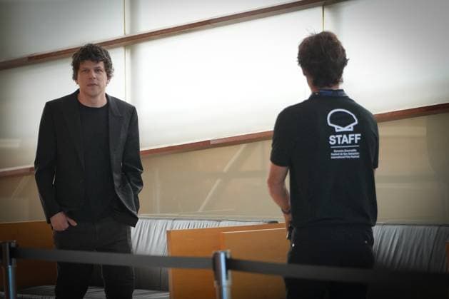 Photocall for the film The Debut at the San Sebastián Film Festival Actor Jesse Eisenberg during the presentation of the film The Debut at the San Sebastián Film Festival on September 23, 2026, in San Sebastián, Basque Country, Spain. The Debut centers on Mona Friedman, a shy housewife who lands a role in a community theater production and undergoes a transformation under the guidance of a demanding director. SEPTEMBER 23, 2026 San Sebastián, Basque Country San Sebastián, Basque Country, Spain  Copyright: xUnanuex 7793899