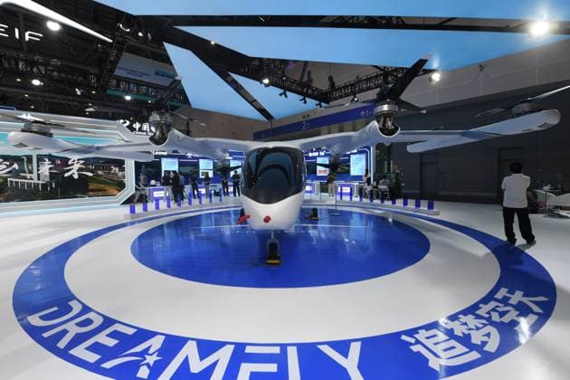 5th Global Digital Trade Expo in Hangzhou The audience visited a manned tilt rotor electric vertical takeoff and landing aircraft (eVTOL) at the 5th Global Digital Trade Expo in Hangzhou, Zhejiang Province, China on September 23, 2026. Hangzhou Zhejiang China  Copyright: xCFOTOx i1790192367290