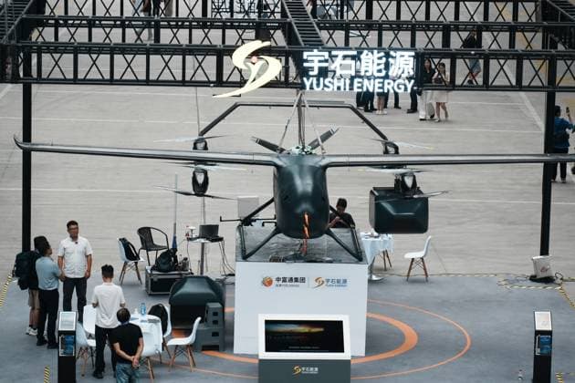 5th Global Digital Trade Expo in Hangzhou Spectators visit a heavy-duty cargo UAV at the 5th Global Digital Trade Expo in Hangzhou, Zhejiang Province, China on September 23, 2026. Hangzhou Zhejiang China  Copyright: xCFOTOx i1790192367603