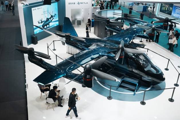 5th Global Digital Trade Expo in Hangzhou The audience visited a 6-seat tilt rotor electric vertical takeoff and landing aircraft (eVTOL) at the 5th Global Digital Trade Expo in Hangzhou, Zhejiang Province, China on September 23, 2026. Hangzhou Zhejiang China  Copyright: xCFOTOx i1790192368725