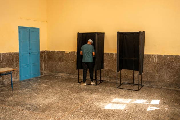 September 23, 2026, Essaouira, Morocco: A voter uses a booth in an empty polling room during parliamentary elections in Essaouira, Morocco. Essaouira Morocco  - ZUMAz174 20260923_zip_z174_003 Copyright: xMoexZoyarix