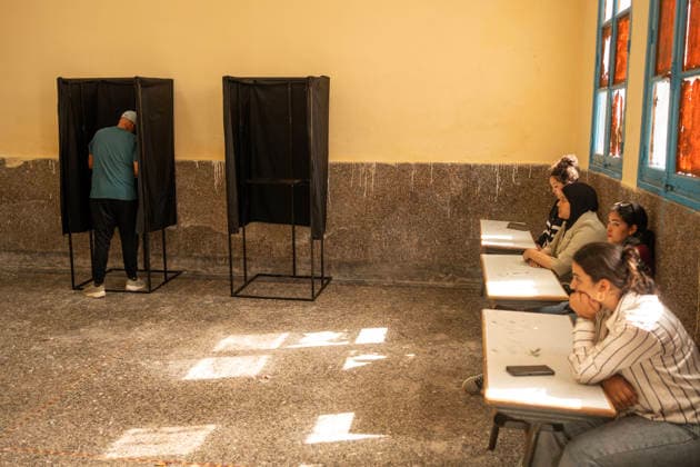 September 23, 2026, Essaouira, Morocco: A voter uses a booth as poll workers sit nearby during parliamentary elections in Essaouira, Morocco. Essaouira Morocco  - ZUMAz174 20260923_zip_z174_004 Copyright: xMoexZoyarix