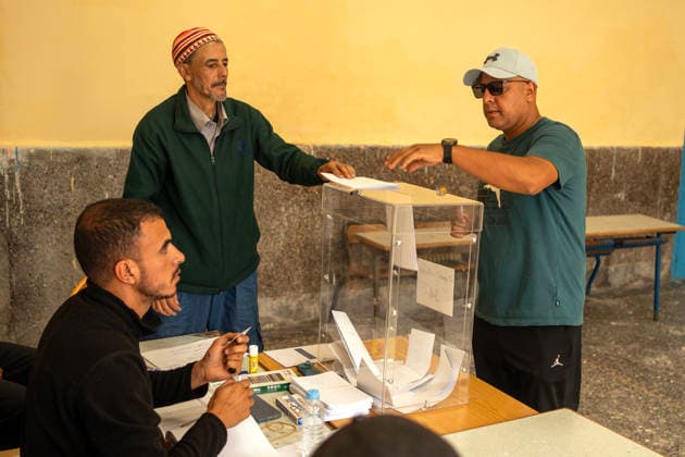 September 23, 2026, Essaouira, Morocco: A man casts his vote as election officials handle a ballot box during parliamentary elections in Essaouira, Morocco. Essaouira Morocco  - ZUMAz174 20260923_zip_z174_006 Copyright: xMoexZoyarix