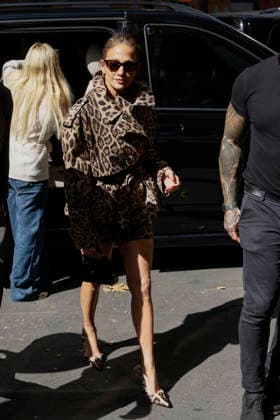 MFW Spring Summer 2027 Jennifer Lopez Arrival MP MILAN, ITALY - SEPTEMBER 23: Jennifer Lopez is spotted during Milan Fashion Week WOMEN S COLLECTION SPRING SUMMER 2027 on September 23, 2026 in Milan, Italy. Photo by Marco Piovanotto Abacapress.com Milan Italy  Copyright: xPiovanottoxMarco ABACAx