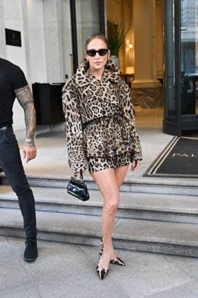 Jennifer Lopez Attends Fashion Week - Milan Jennifer Lopez attends Fashion Week in Milan, Italy on September 23, 2026, during her visit for the event. Photo by Manuele Mangiarotti IPA ABACAPRESS.COM Milan Italy  Copyright: xMangiarottixManuele IPA ABACAx