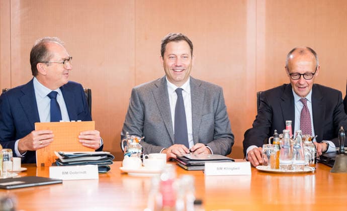 Interior Minister Alexander Dobrindt (CSU), Vice Chancellor Lars Klingbeil (SPD), and Federal Chancellor Friedrich Merz (CDU) on September 23, 2026, at the federal government’s cabinet meeting at the Chancellery in Berlin. Photo: bildgehege. Federal government cabinet meeting