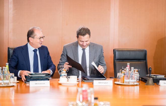 Interior Minister Alexander Dobrindt (CSU) and Vice Chancellor Lars Klingbeil (SPD) on September 23, 2026, at the federal government’s cabinet meeting at the Chancellery in Berlin. Photo: bildgehege. Federal government cabinet meeting