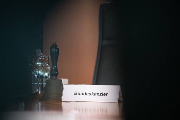 A sign reading Federal Chancellor stands on September 23, 2026, at the seat of Federal Chancellor Friedrich Merz (CDU) during a cabinet meeting of the federal government at the Chancellery in Berlin. Photo: bildgehege. Federal government cabinet meeting.