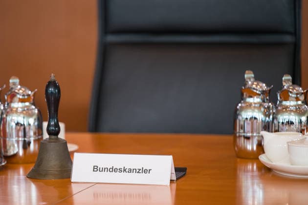 A sign reading Federal Chancellor stands on September 23, 2026, at the seat of Federal Chancellor Friedrich Merz (CDU) during a cabinet meeting of the federal government at the Chancellery in Berlin. Photo: bildgehege. Federal government cabinet meeting.