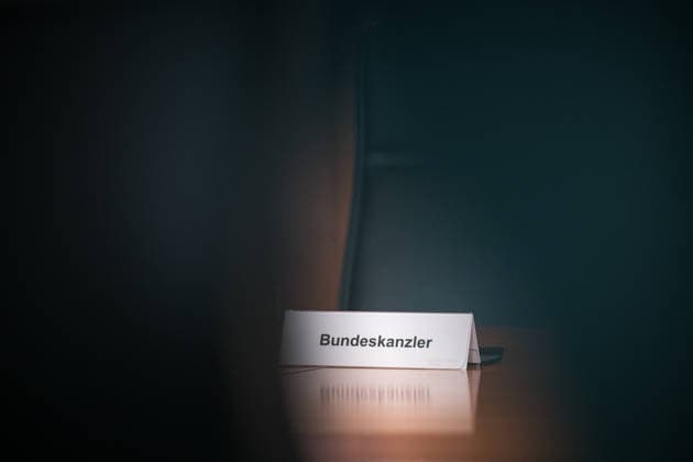 A sign reading Federal Chancellor stands on September 23, 2026, at the seat of Federal Chancellor Friedrich Merz (CDU) during a cabinet meeting of the federal government at the Chancellery in Berlin. Photo: bildgehege. Federal government cabinet meeting.